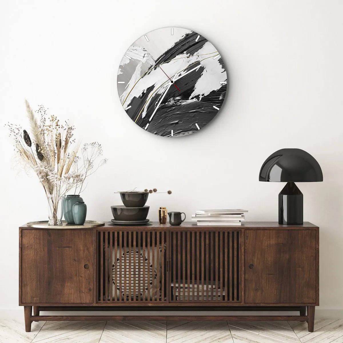 Falióra, Óra - Dinamikus ecsetvonások fekete, fehér és szürke színben - 30x30cm - Absztrakció érzékkel - Modern fali dekoráció nappalihoz, konyhához és hálószobához ARTTOR