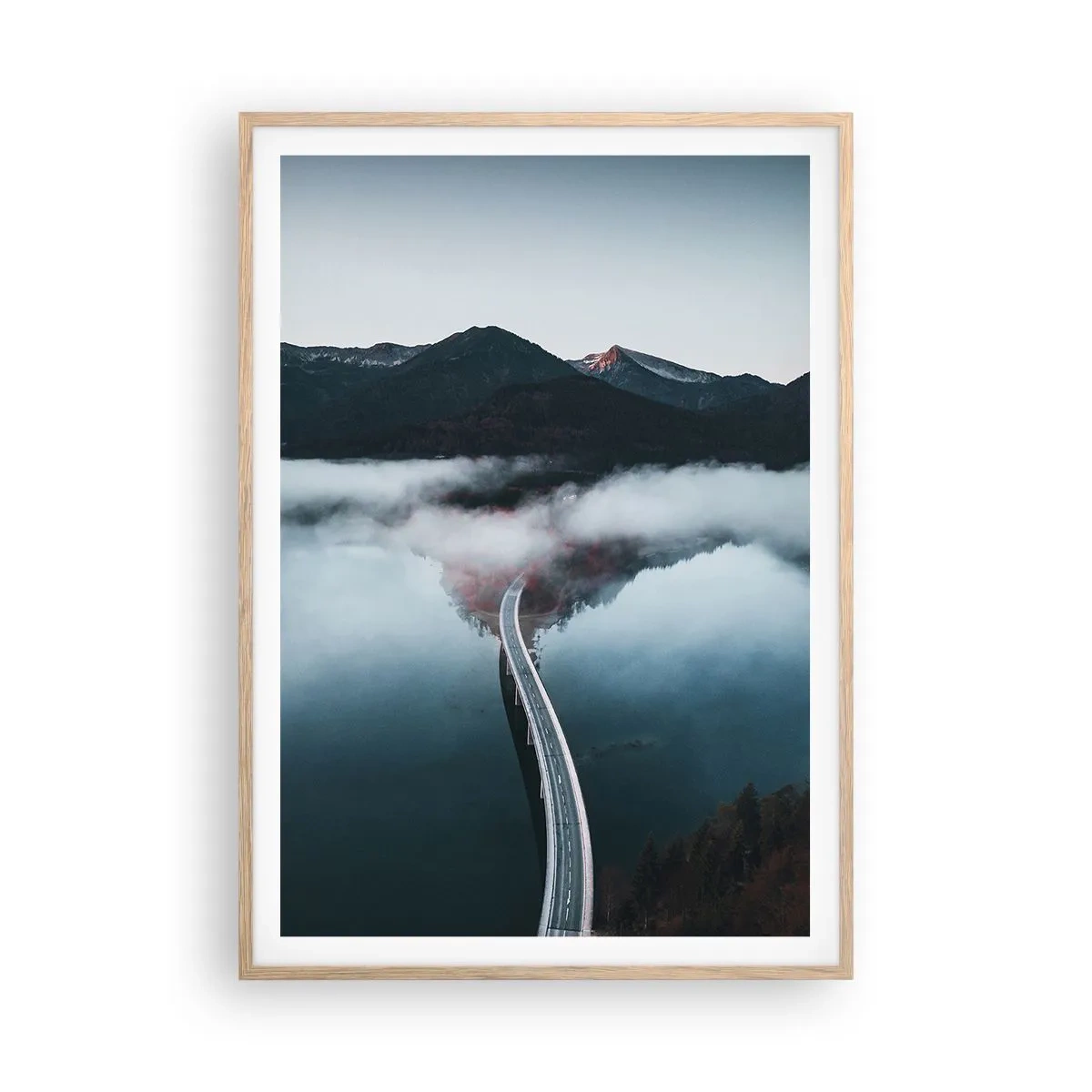 Poszter világos tölgy keretben - Tükörsima víz felett - 70x100 cm