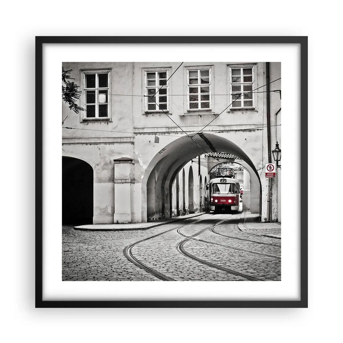 Poszter fehér keretben - A város labirintusán keresztül - 50x50 cm