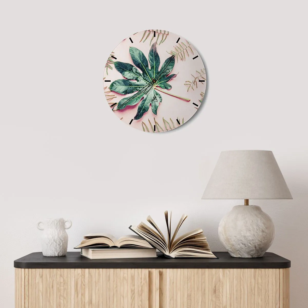 Falióra, Óra - Egy nagy zöld levél világos rózsaszín háttéren virágos részletekkel. - 30x30cm - A zöld tanulmánya a rózsaszín háttérben - Modern fali dekoráció nappalihoz, konyhához és hálószobához ARTTOR