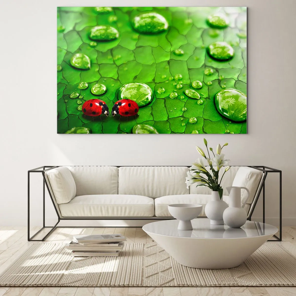 Üveg kép - Két katicabogár egy zöld levélen vízcseppekkel - 70x50cm - Találkozás a zöldben - Modern fali dekoráció nappalihoz és hálószobához ARTTOR