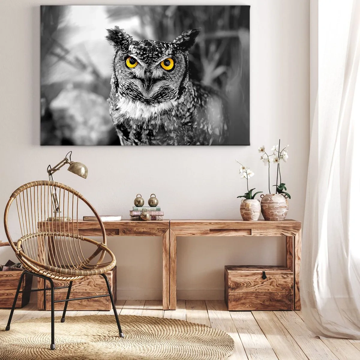Vászonkép - Egy fekete-fehér felvétel egy sárga szemű bagolyról - 70x50cm - Semmi sem fog elbújni - Modern fali dekoráció nappalihoz és hálószobához ARTTOR