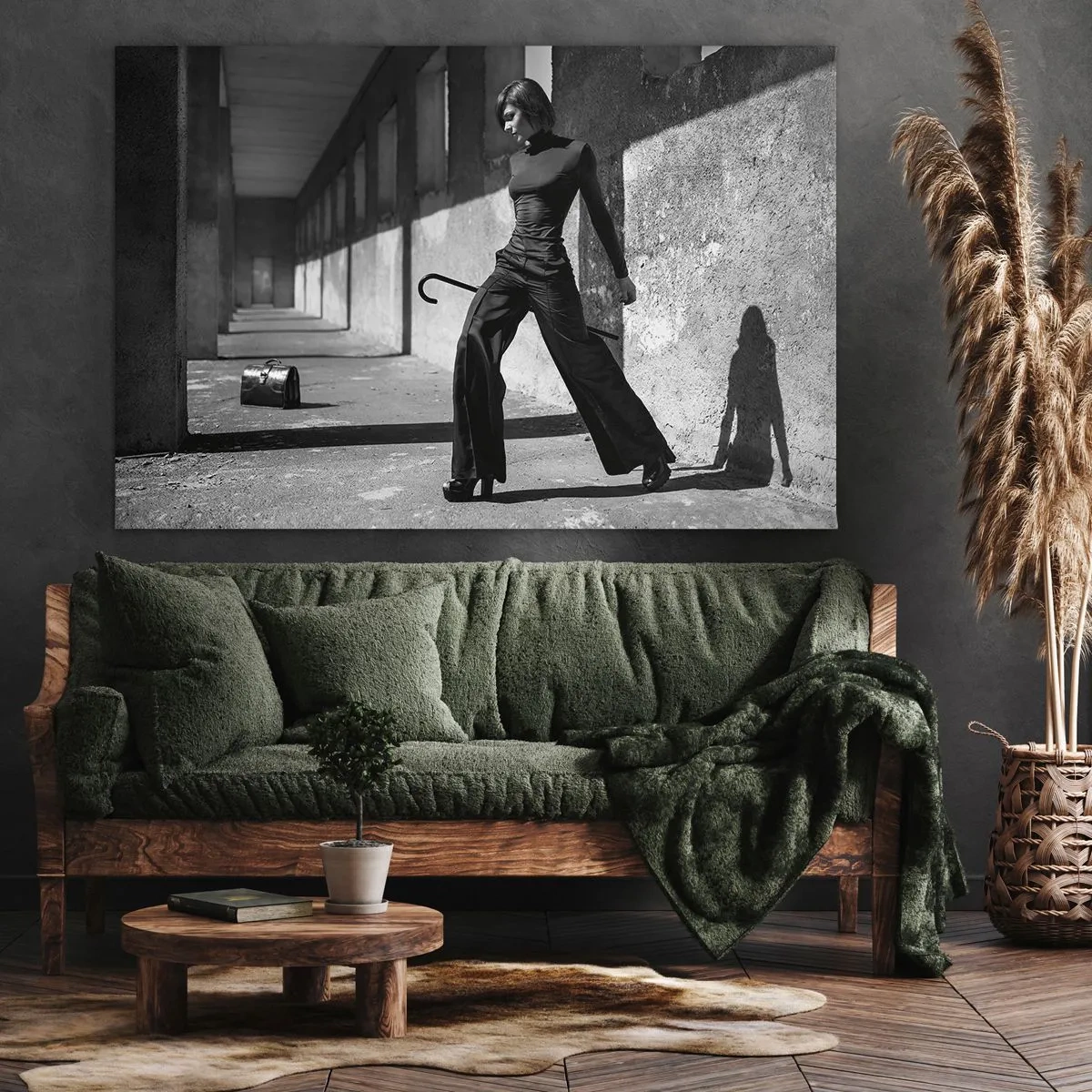 Vászonkép - Stílusos nő ipari környezetben - 70x50cm -   Városi elegancia - Modern fali dekoráció nappalihoz és hálószobához ARTTOR