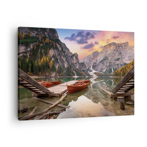 Vászonkép - Hegyi tó csónakokkal naplementekor - 70x50cm - A nap ígérete - Modern fali dekoráció nappalihoz és hálószobához ARTTOR