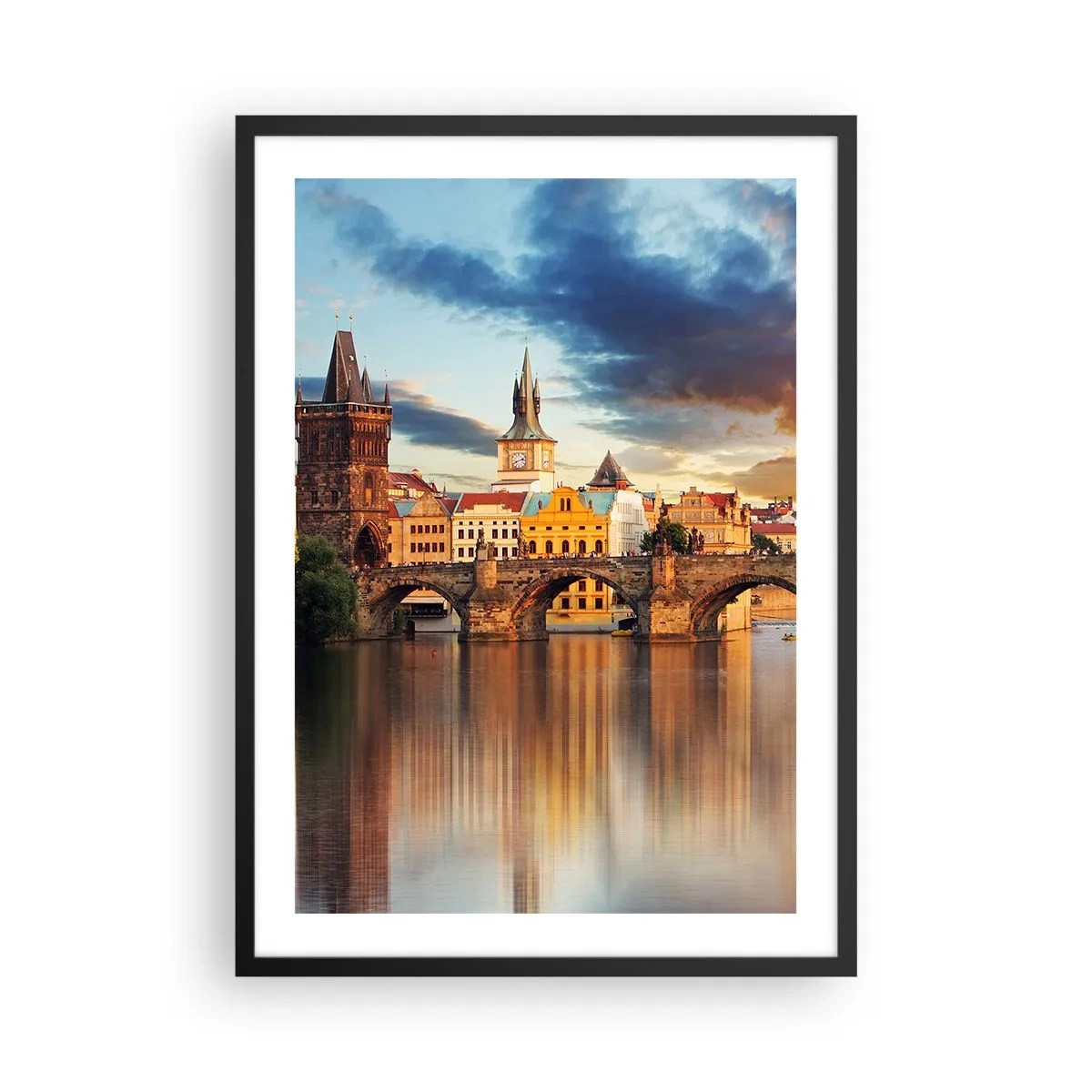 Poszter fehér keretben - Károly híd Prágában naplementekor - 50x70cm - Évszázadok óta gyönyörű - Modern fali dekoráció nappalihoz és hálószobához ARTTOR