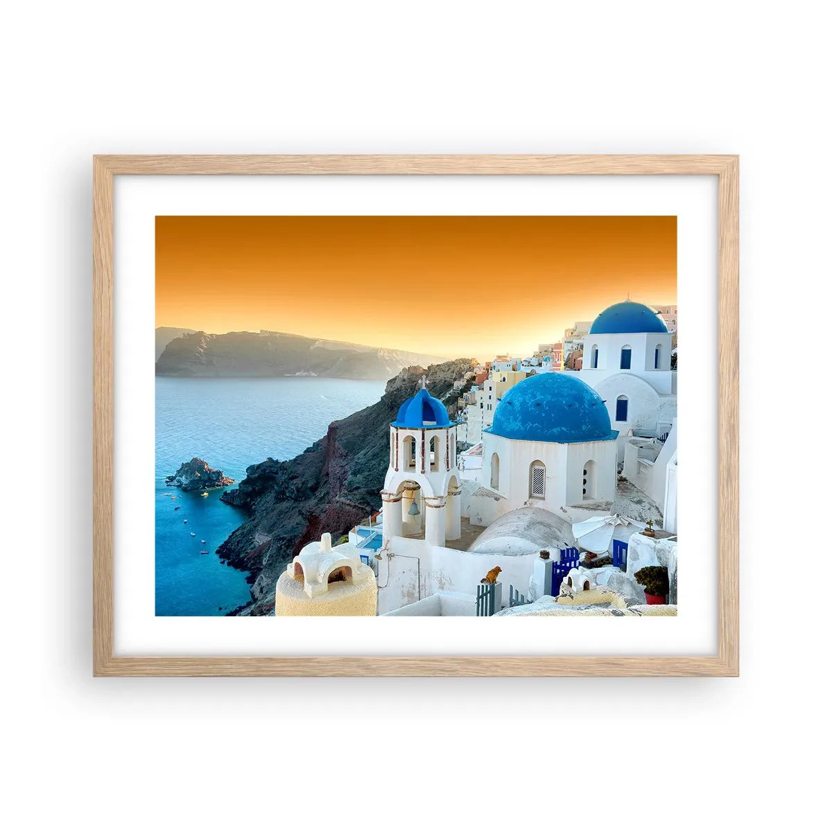 Poszter világos tölgy keretben - Santorini – rásimulva a sziklákra - 50x40 cm