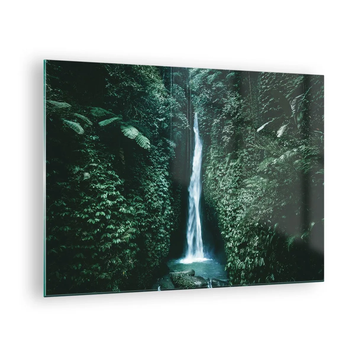 Üveg kép - Vízesés sűrű trópusi növényzet között - 70x50cm - Trópusi gyógyforrás - Modern fali dekoráció nappalihoz és hálószobához ARTTOR