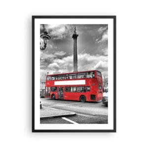 Poszter fehér keretben - Egy piros busz egy fekete-fehér városi háttér előtt - 50x70cm - A város igazi vérkeringése - Modern fali dekoráció nappalihoz és hálószobához ARTTOR