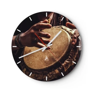 Falióra, Óra - Kezek játszanak egy hagyományos dobon meleg fényben - 30x30cm - A szív ritmusában - Modern fali dekoráció nappalihoz, konyhához és hálószobához ARTTOR