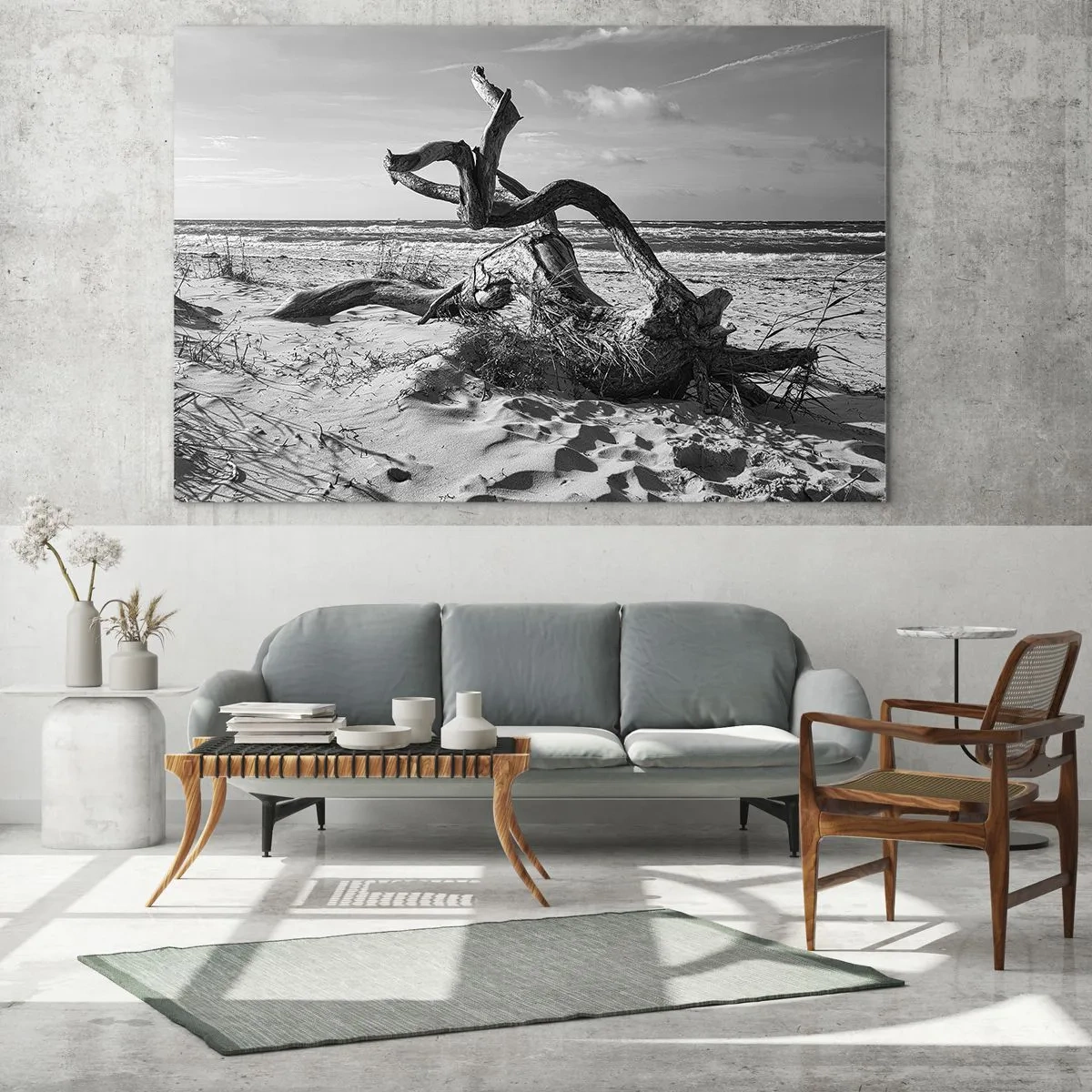 Üveg kép - Egy fekete-fehér tájkép egy lehullott ággal a tengerparton. - 70x50cm - Tengeri szobor - Modern fali dekoráció nappalihoz és hálószobához ARTTOR