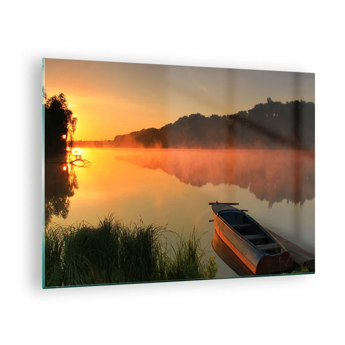 Üveg kép - Napfelkelte egy nyugodt tó felett, egy csónakkal a parton - 70x50cm - Napkelte a víz felett, mint egy tükör - Modern fali dekoráció nappalihoz és hálószobához ARTTOR