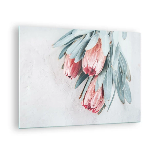 Üveg kép - Három pasztell protea virág levelekkel világos háttér előtt - 70x50cm - Szégyellve saját szépségüket - Modern fali dekoráció nappalihoz és hálószobához ARTTOR