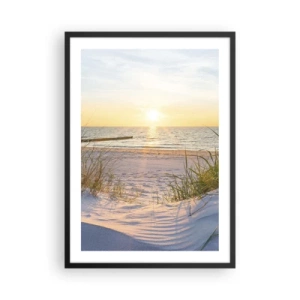 Poszter fehér keretben - Naplementés strand tengerre néző kilátással - 50x70cm - A tenger hangja, a madarak éneke, egy vad tengerpart a fű között... - Modern fali dekoráció nappalihoz és hálószobához ARTTOR