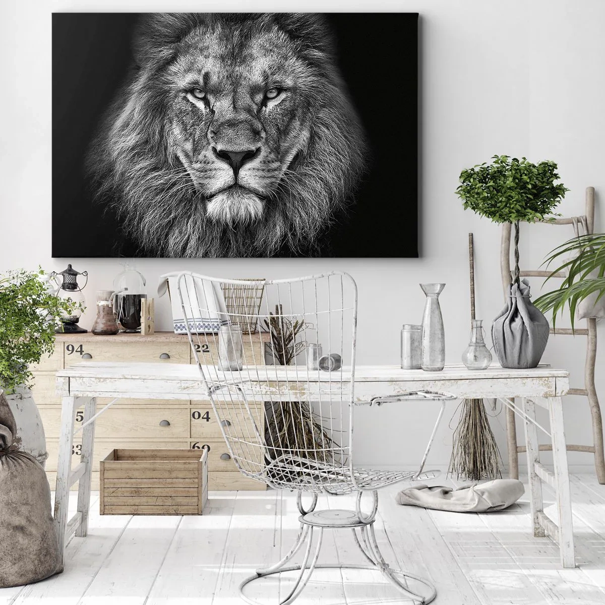 Vászonkép - Egy fenséges oroszlán portréja fekete-fehérben - 70x50cm - Őfelségi palástban - Modern fali dekoráció nappalihoz és hálószobához ARTTOR