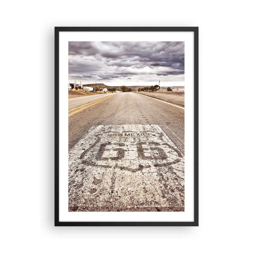 Poszter fehér keretben - Egy sivatagi tájon átvezető út, amelyen a 66-os út szimbóluma látható - 50x70cm - Mother Road – amerikai legenda - Modern fali dekoráció nappalihoz és hálószobához ARTTOR