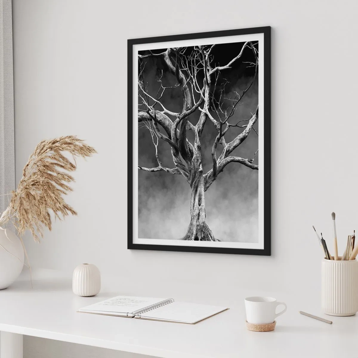 Poszter fehér keretben - Fekete-fehér kép egy fáról ködös háttér előtt - 50x70cm - Ősi és szent - Modern fali dekoráció nappalihoz és hálószobához ARTTOR