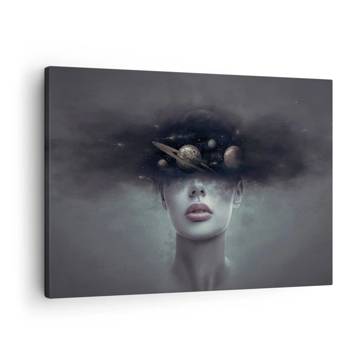 Vászonkép - Egy női arc, háttérben bolygó- és űrmotívummal - 70x50cm - És a bolygók megvadulnak... - Modern fali dekoráció nappalihoz és hálószobához ARTTOR