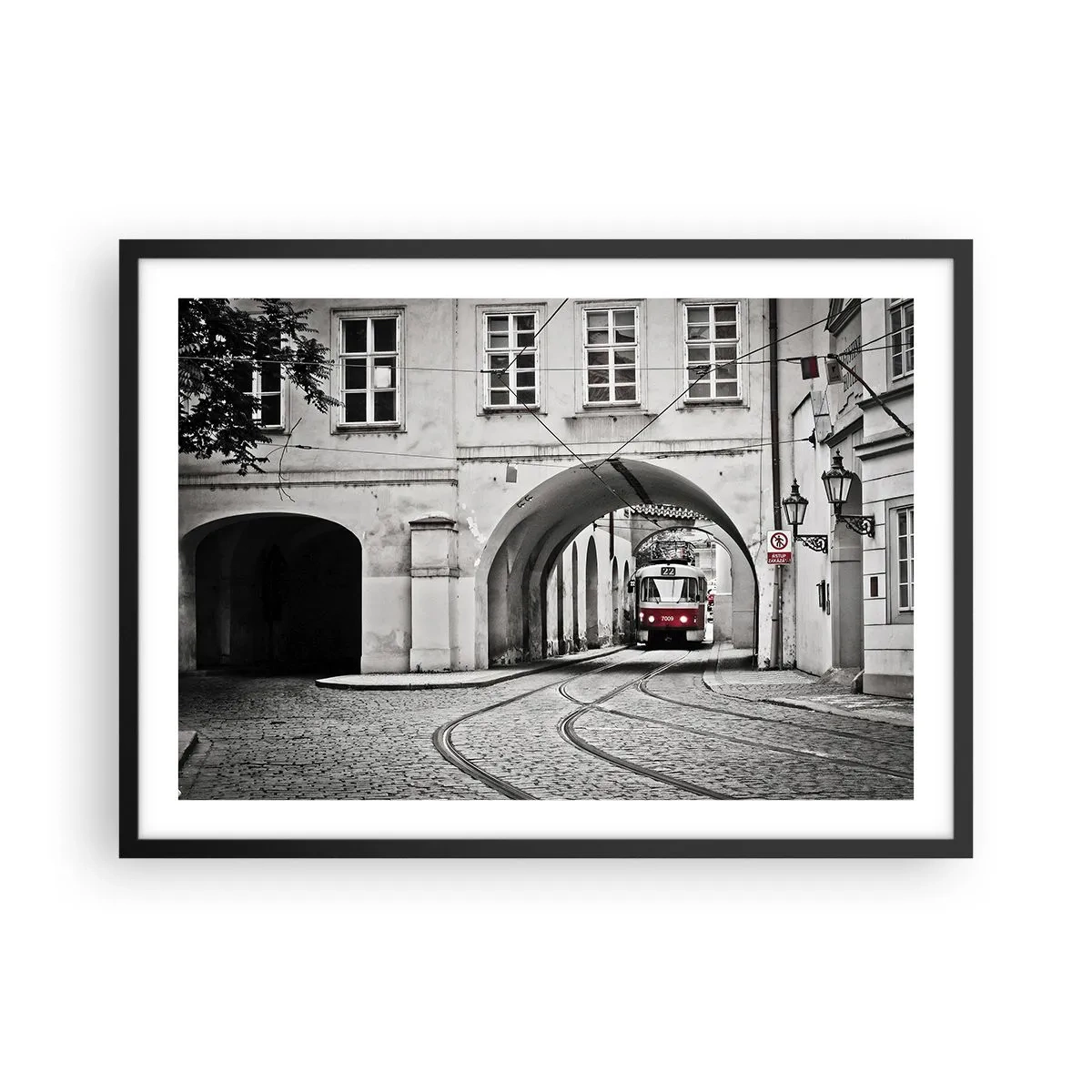 Poszter fehér keretben - A város labirintusán keresztül - 70x50 cm