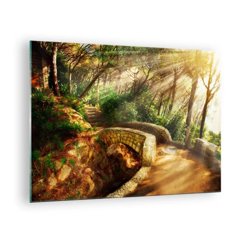 Üveg kép - Napsugarak világítják meg az erdei hidat és ösvényt - 70x50cm - Egyenesen a hídról egy mesebeli erdőbe - Modern fali dekoráció nappalihoz és hálószobához ARTTOR
