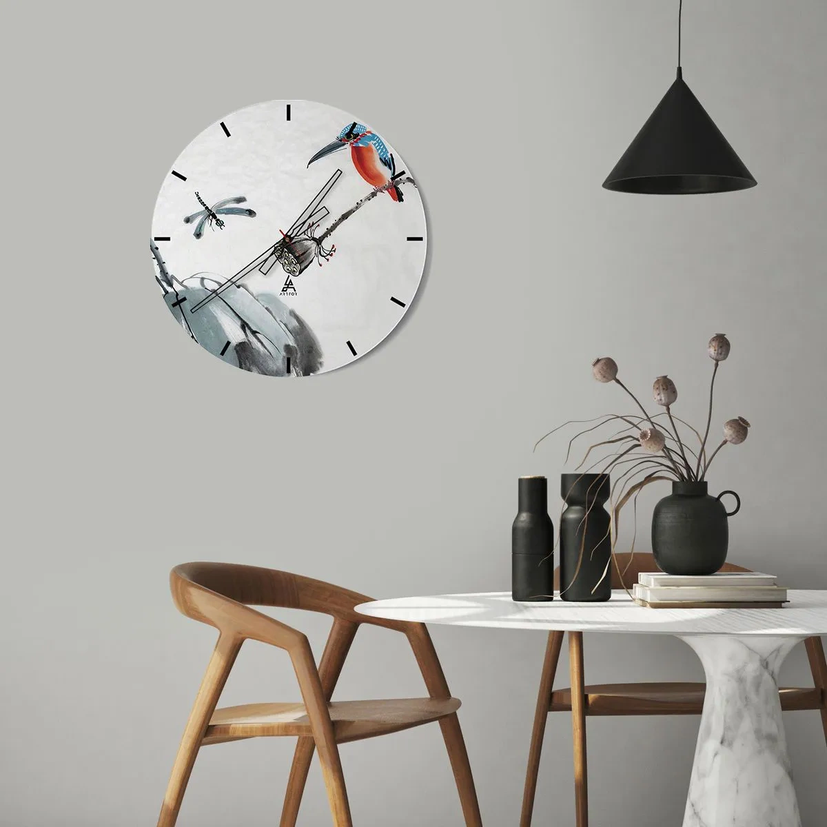 Falióra, Óra - Jégmadár és szitakötő illusztrációja stilizált tájkép hátterében - 30x30cm - A rét élete - Modern fali dekoráció nappalihoz, konyhához és hálószobához ARTTOR