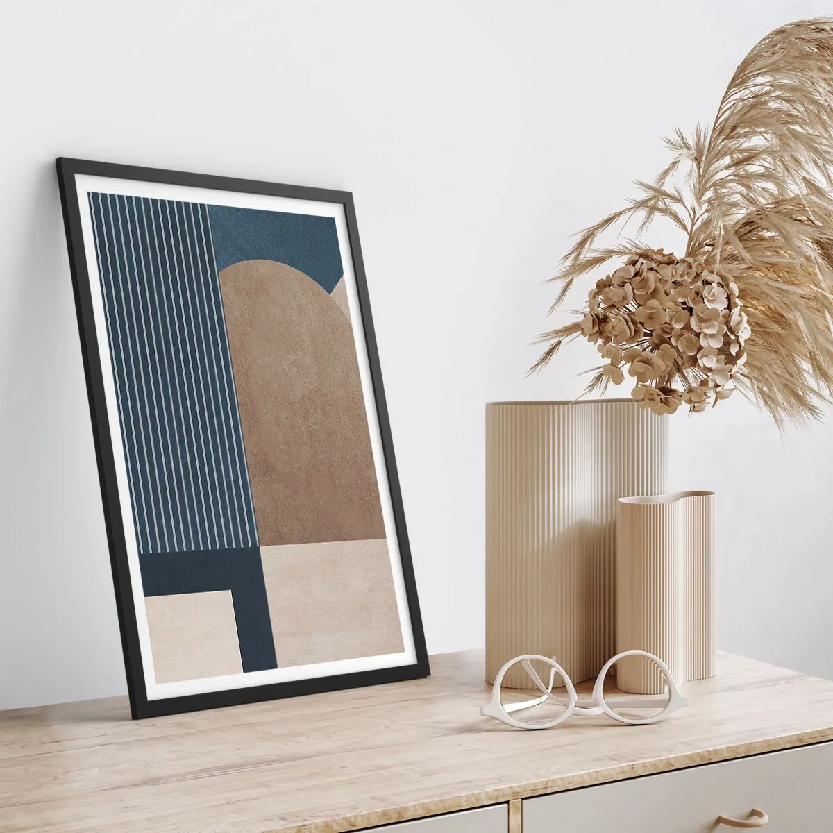 Poszter fehér keretben - Absztrakt geometrikus kompozíció sötétkék és bézs árnyalatokban - 50x70cm - Az egyszerűség és a kerekség kompozíciója - Modern fali dekoráció nappalihoz és hálószobához ARTTOR