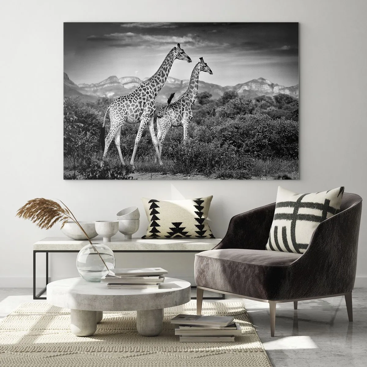 Üveg kép - Két zsiráf fekete-fehér fényképe a szavannán. - 70x50cm - Magas rangok Afrikában - Modern fali dekoráció nappalihoz és hálószobához ARTTOR