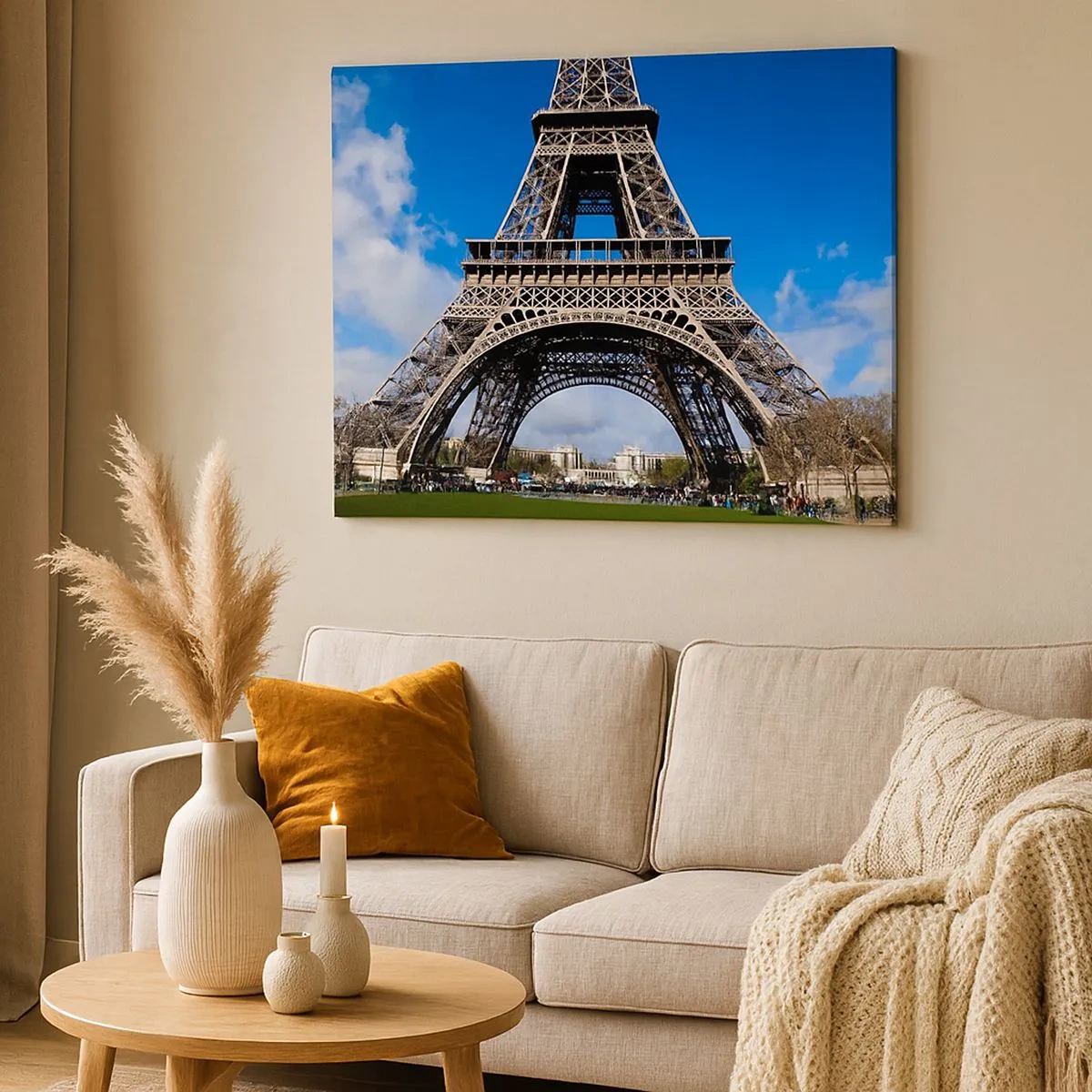 Vászonkép - Az Eiffel-torony a kék ég és egy zöld park hátterében - 70x50cm - Egész Párizs a lábainál - Modern fali dekoráció nappalihoz és hálószobához ARTTOR