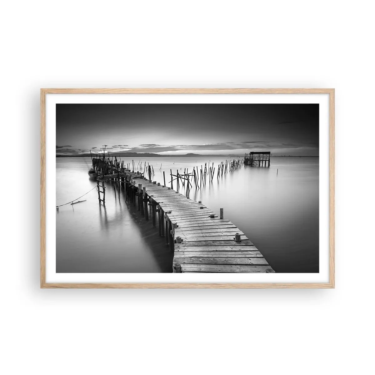 Poszter világos tölgy keretben - Egy elfeledett part békéje - 91x61 cm