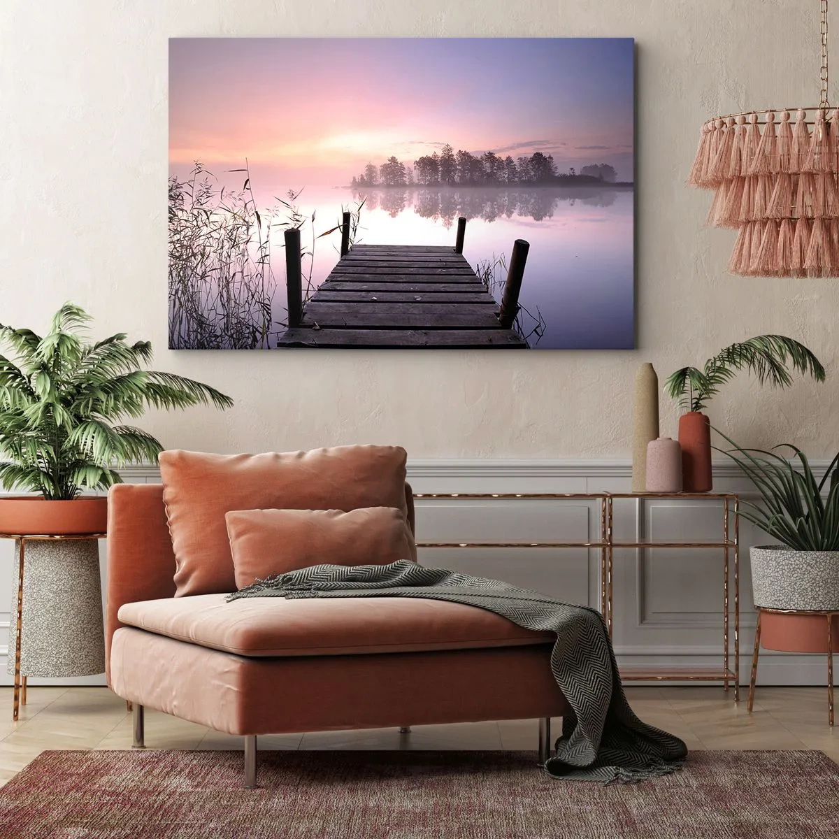 Vászonkép - Egy tóparti móló hajnalban köddel és pasztellszínű égbolttal - 70x50cm - A lila ködből... - Modern fali dekoráció nappalihoz és hálószobához ARTTOR