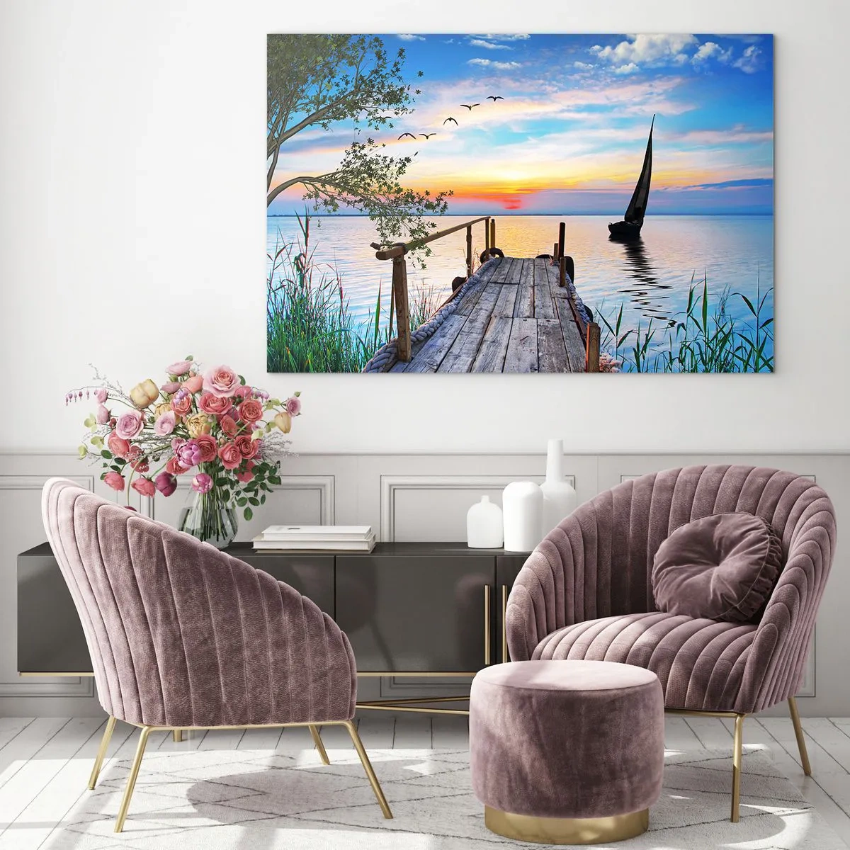 Üveg kép - Egy tóparti móló naplementekor, egy vitorlással a háttérben - 70x50cm - Kellemes este - Modern fali dekoráció nappalihoz és hálószobához ARTTOR
