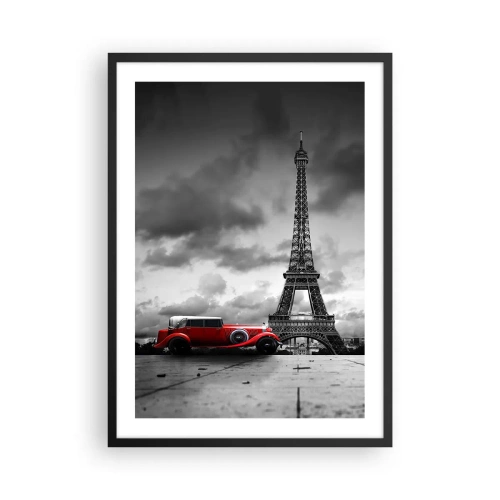 Poszter fehér keretben - Egy piros autó az Eiffel-torony előtt fekete-fehérben - 50x70cm - Nem olyan régen a Párizsban - Modern fali dekoráció nappalihoz és hálószobához ARTTOR