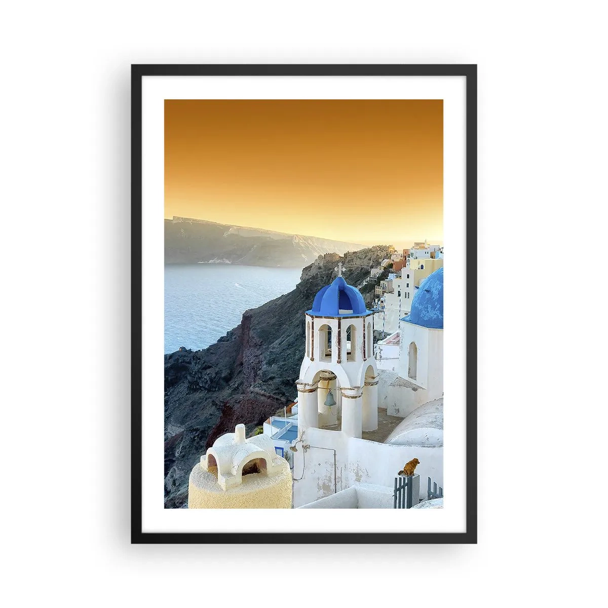 Poszter fehér keretben - Santorini fehér házaival és kék kupoláival - 50x70cm - Santorini – rásimulva a sziklákra - Modern fali dekoráció nappalihoz és hálószobához ARTTOR