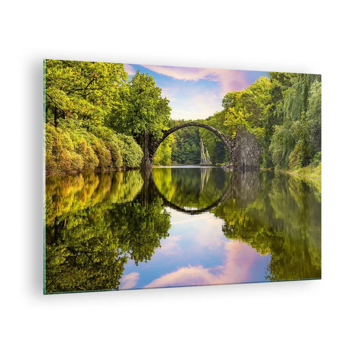 Üveg kép - Egy kőhíd tükröződik a tó nyugodt felszínén - 70x50cm - A két világ találkozásánál - Modern fali dekoráció nappalihoz és hálószobához ARTTOR