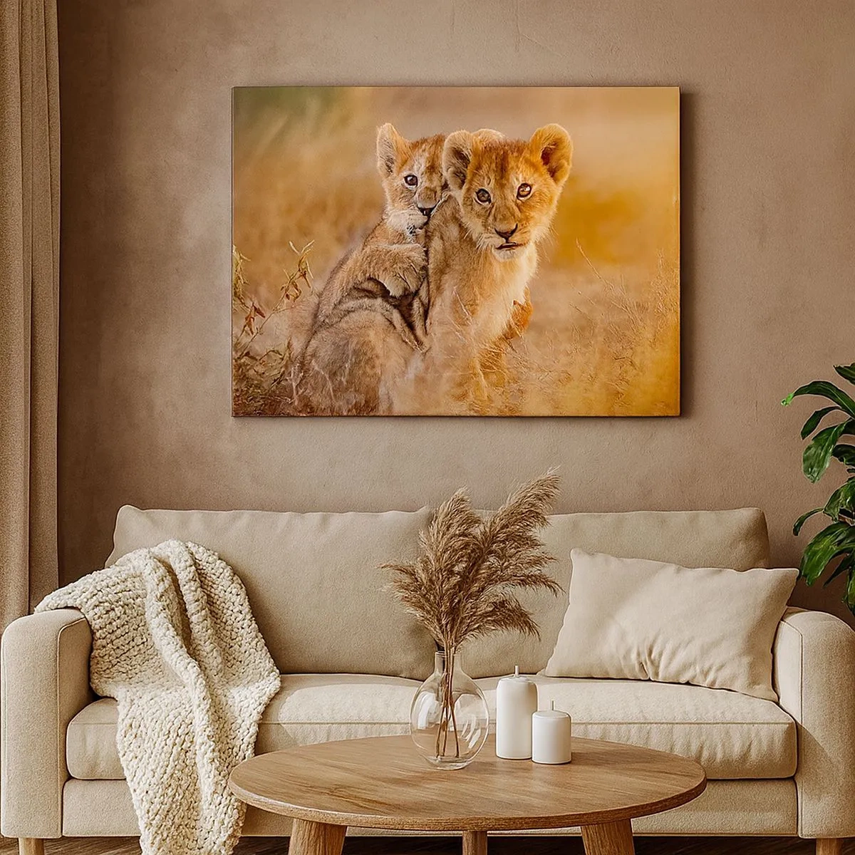 Vászonkép - Imádnivaló oroszlánkölykök természetes környezetükben - 70x50cm - Ne zavarni! Szórakozunk - Modern fali dekoráció nappalihoz és hálószobához ARTTOR