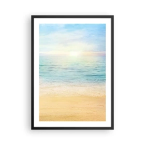 Poszter fehér keretben - Békés kilátás a strandra és a tengerre napkeltekor - 50x70cm - Nagy kékség - Modern fali dekoráció nappalihoz és hálószobához ARTTOR