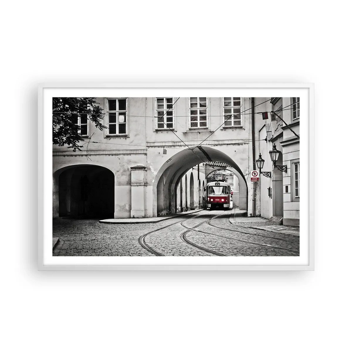 Poszter fekete keretben - A város labirintusán keresztül - 91x61 cm
