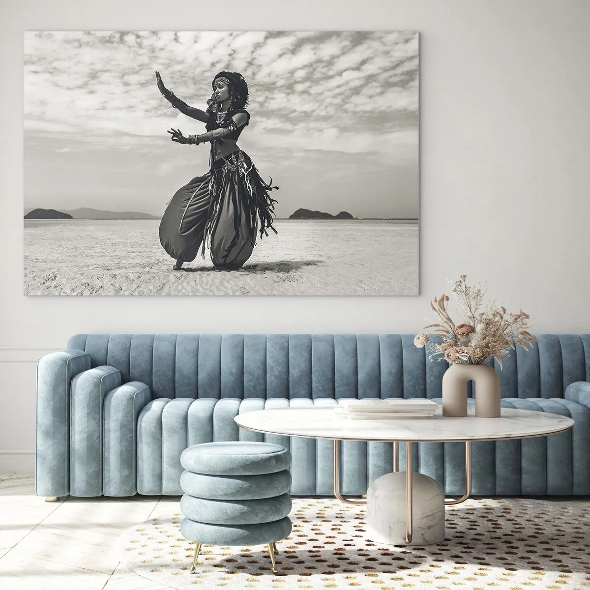 Üveg kép - Fekete-fehér fénykép egy táncosról a sivatagban - 70x50cm - A déli szigetek tánca - Modern fali dekoráció nappalihoz és hálószobához ARTTOR