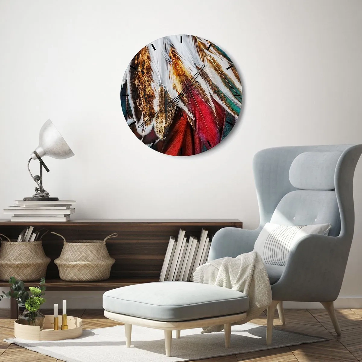 Falióra, Óra - Színes tollak közeli képe barna, piros és zöld árnyalatokban - 30x30cm - A repülés titkai - Modern fali dekoráció nappalihoz, konyhához és hálószobához ARTTOR