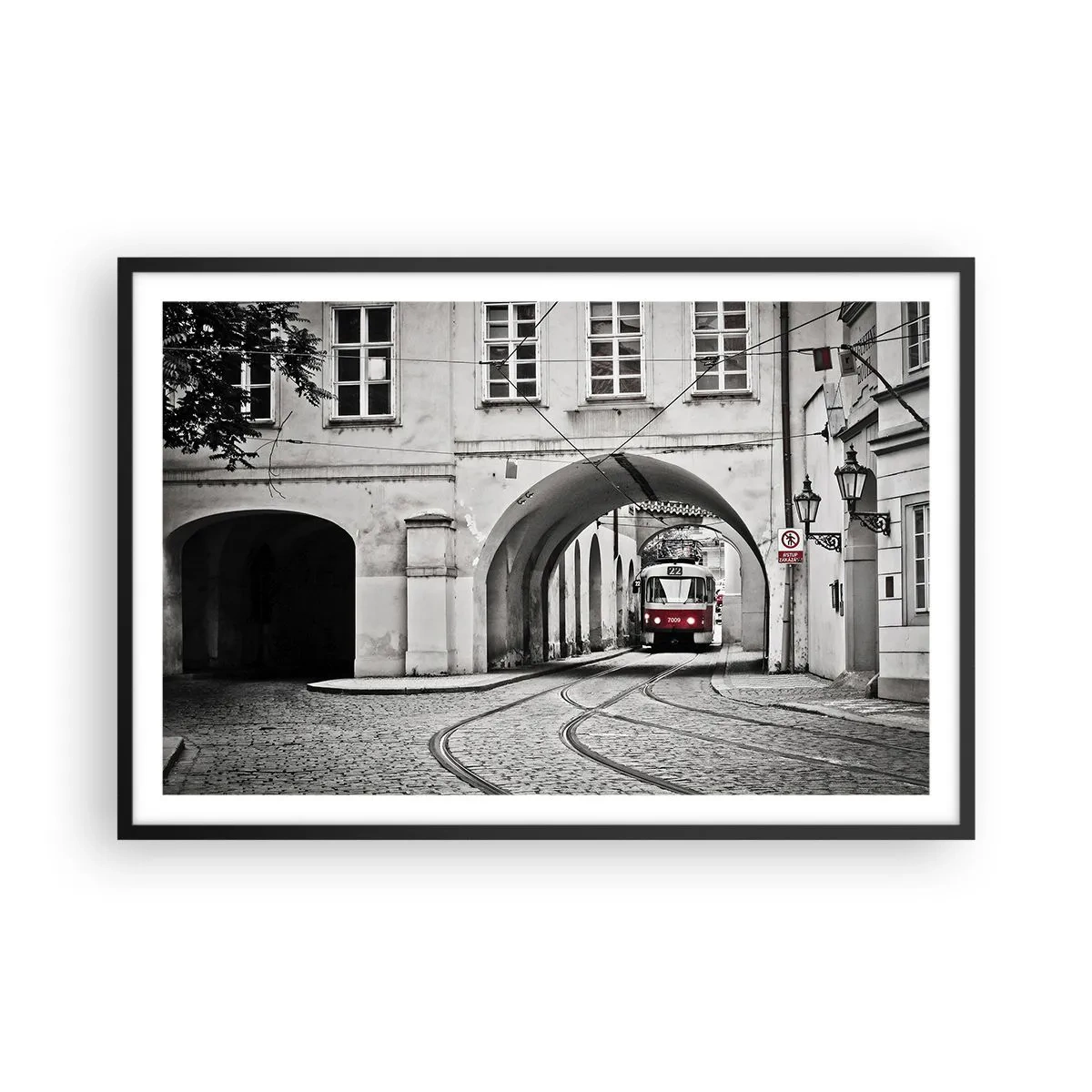Poszter fehér keretben - A város labirintusán keresztül - 91x61 cm