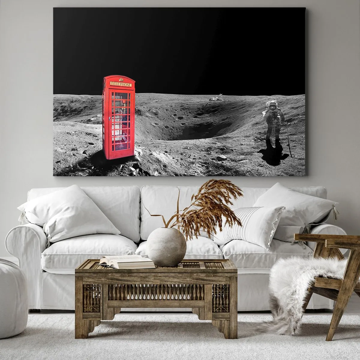 Vászonkép - Piros telefonfülke a Holdon - 70x50cm - Kozmikus vicc - Modern fali dekoráció nappalihoz és hálószobához ARTTOR
