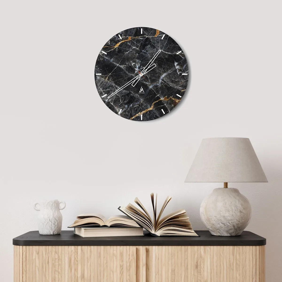 Falióra, Óra - Fekete márvány szerkezet világos és arany erekkel - 30x30cm - A kő belső élete - Modern fali dekoráció nappalihoz, konyhához és hálószobához ARTTOR