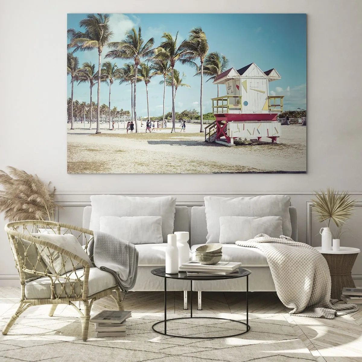 Üveg kép - Egy pálmafás strand és egy vízimentő torony egy napsütéses napon - 70x50cm - Gyönyörű nap vár rád - Modern fali dekoráció nappalihoz és hálószobához ARTTOR