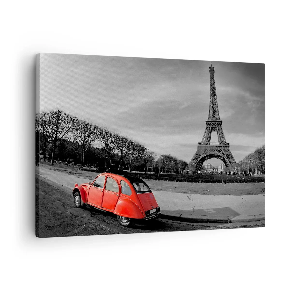 Vászonkép - Egy piros autó, a háttérben az Eiffel-torony, fekete-fehér tájképben - 70x50cm - Párizsibb, mint maga Párizs - Modern fali dekoráció nappalihoz és hálószobához ARTTOR