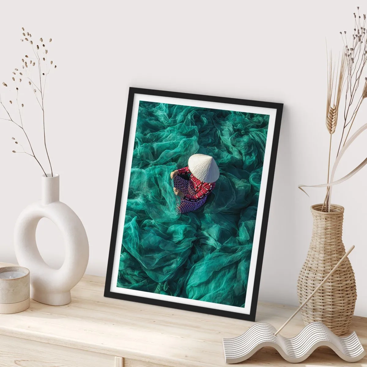 Poszter fehér keretben - A hálók tengerében - 70x100 cm