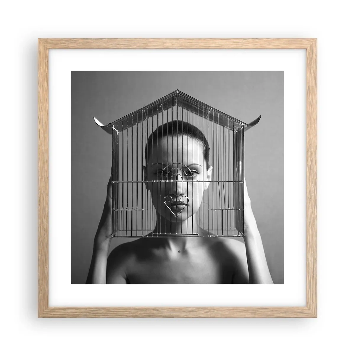 Poszter világos tölgy keretben - Kissé szürreális portré - 40x40 cm