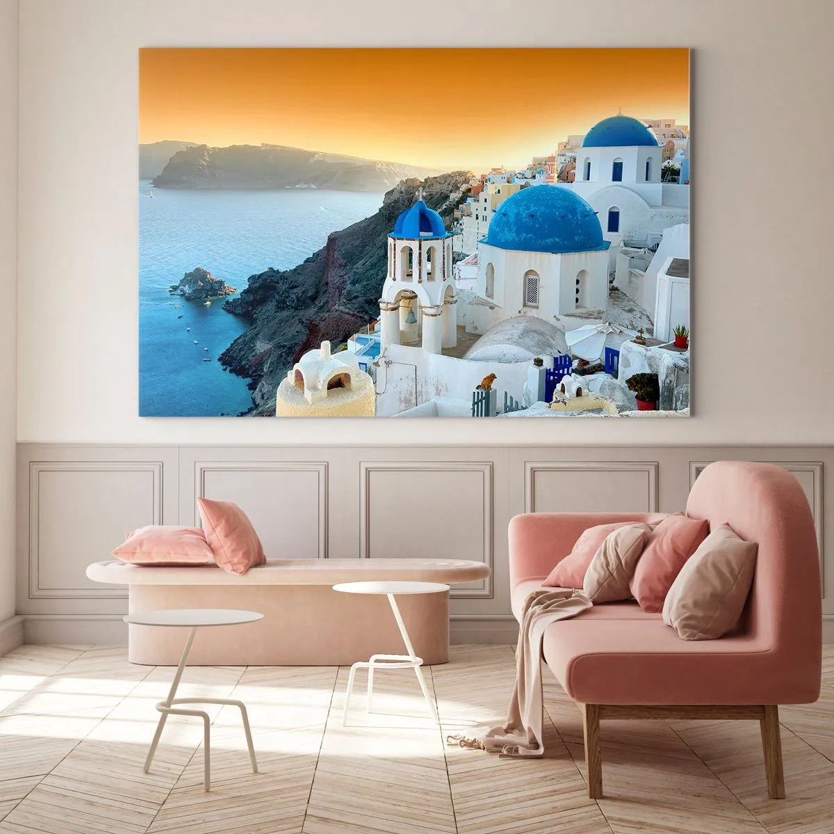 Üveg kép - Santorini látképe kék kupoláival és szikláival - 70x50cm - Santorini – rásimulva a sziklákra - Modern fali dekoráció nappalihoz és hálószobához ARTTOR