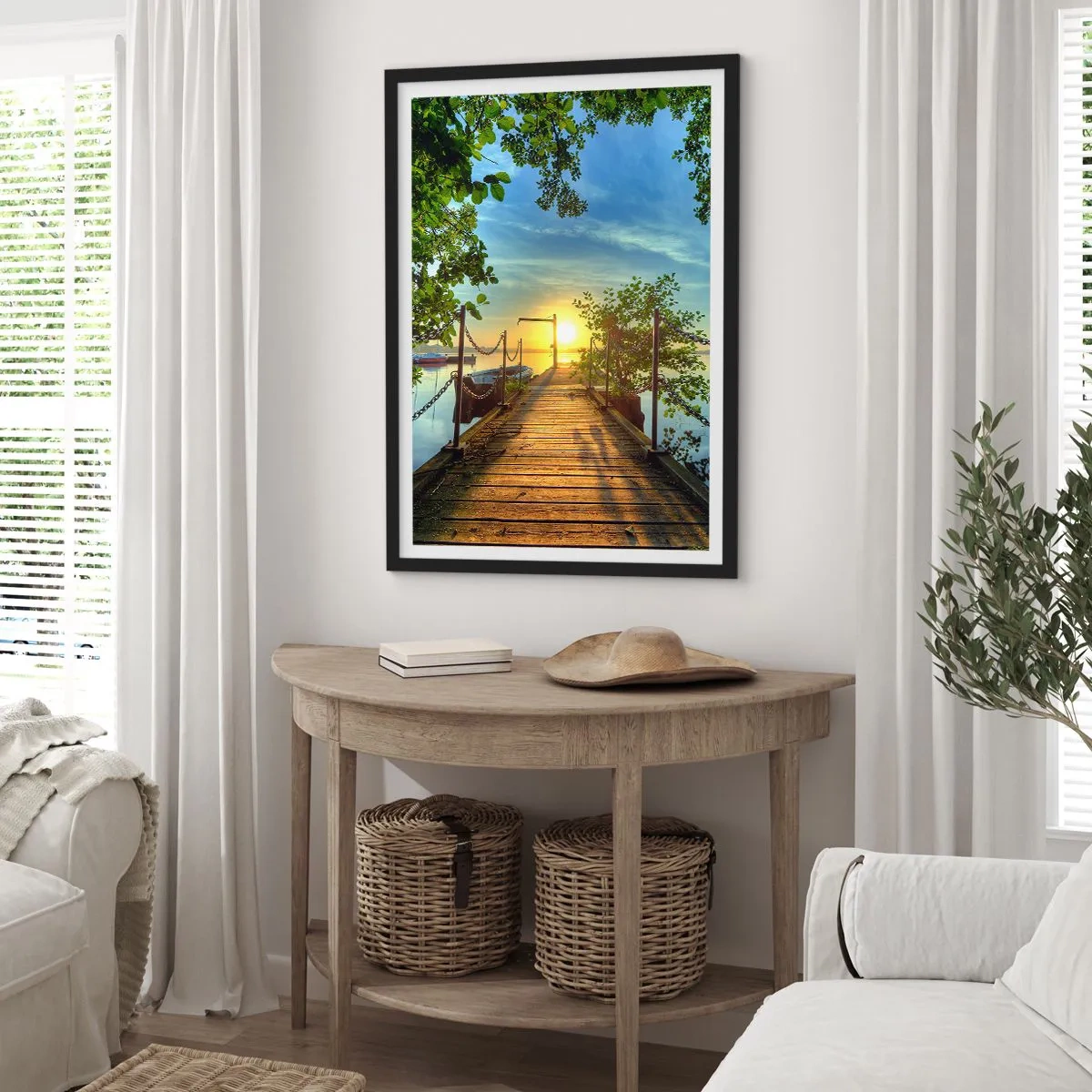 Poszter fehér keretben - Fából készült móló a tó felett naplementekor - 50x70cm - Naplemente a víz felett - Modern fali dekoráció nappalihoz és hálószobához ARTTOR