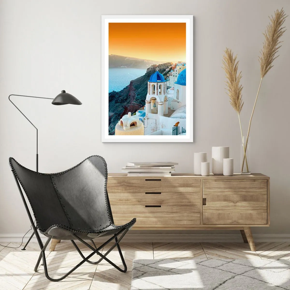 Poszter fekete keretben - Santorini – rásimulva a sziklákra - 61x91 cm