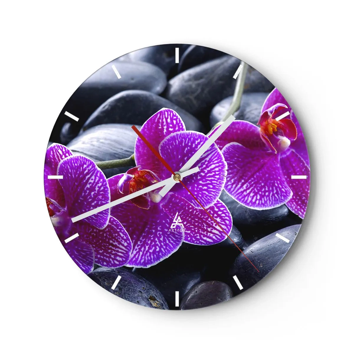 Falióra, Óra - Lila orchideák fekete kövek hátterében - 30x30cm - A kövek kivilágosodtak az örömtől - Modern fali dekoráció nappalihoz, konyhához és hálószobához ARTTOR