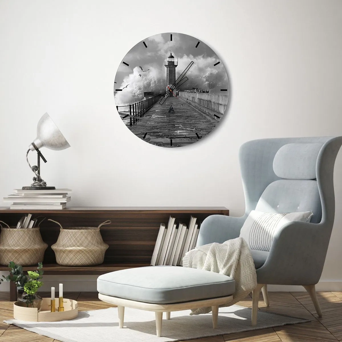 Falióra, Óra - Egy világítótorony a durva hullámok és a sirályok hátterében - 30x30cm - Rettenthetetlen - Modern fali dekoráció nappalihoz, konyhához és hálószobához ARTTOR